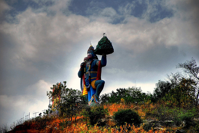 Hanuman-Statue-Puttaparthi