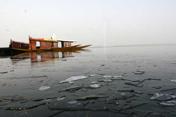 frozen-dal-lake